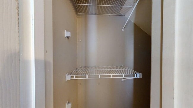 Building Photo - 1002 Hardwood Ln