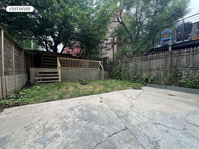 Building Photo - 489 Putnam Ave