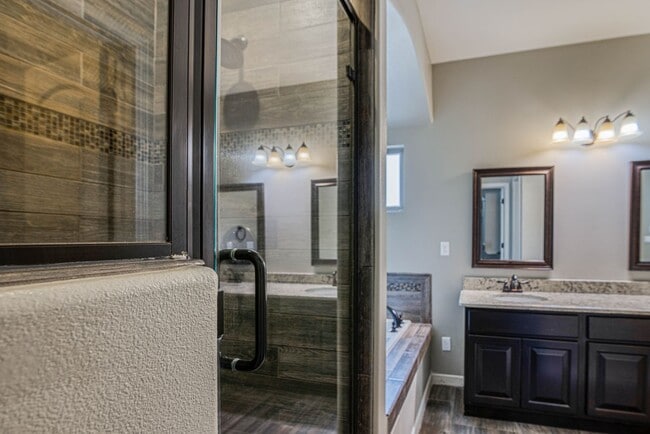 Building Photo - Beautiful East side House in Ventanas Subdivision