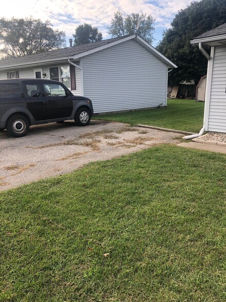 Driveway - 1510 Dot Street