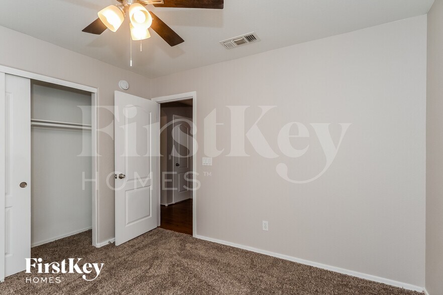 Building Photo - 653 S Parkwood