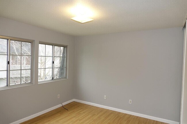 Building Photo - 8627 La Riviera Dr
