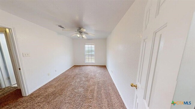 Building Photo - 609 Man O War Dr