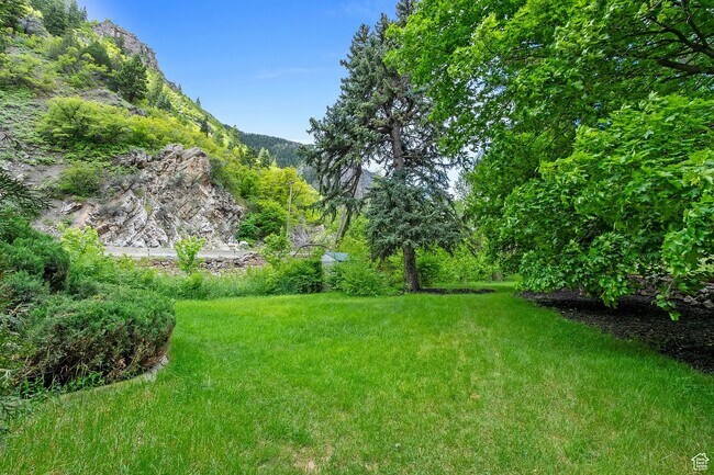 Building Photo - 208 Ogden Canyon Rd