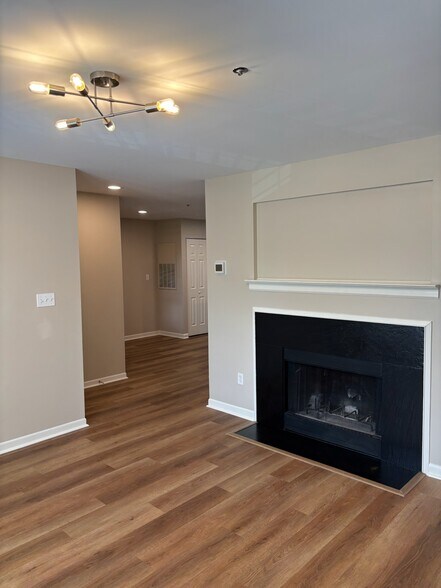Building Photo - 623 Olmsted Park Pl