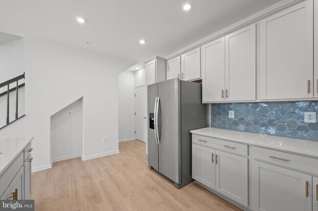 Building Photo - 9942 -A Count Fleet Cres