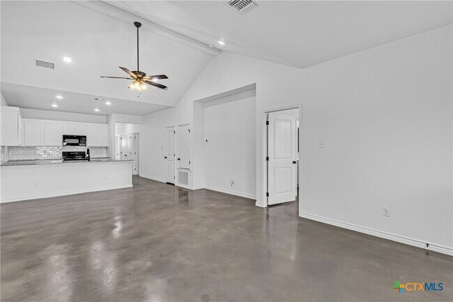 Building Photo - 907 Smoke Tree Ln