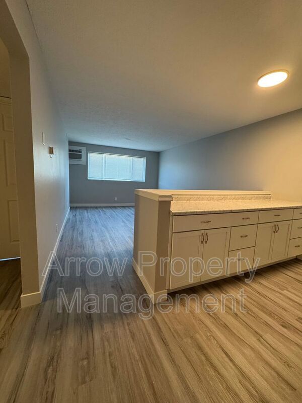 Building Photo - 5725 S 14th St