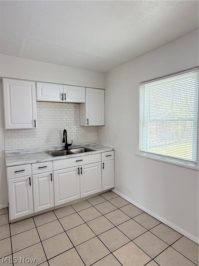 Building Photo - 18505 Raymond St