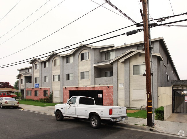 Building Photo - G&G Apartments