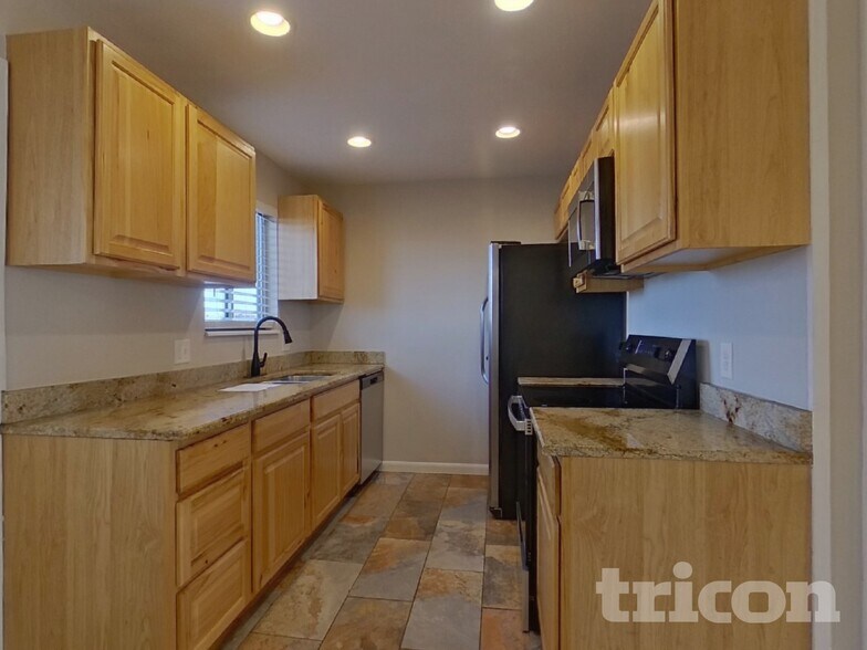 Building Photo - 10435 W 107th Pl