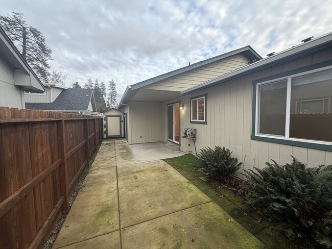 Building Photo - 1616 SW K St