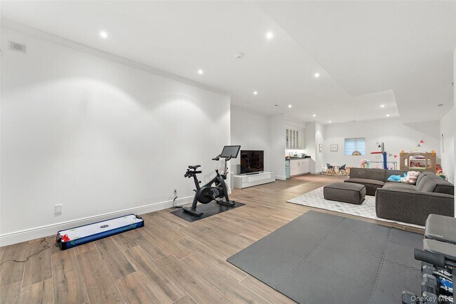 Building Photo - 20 Brookline Rd