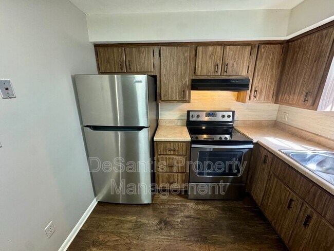 Building Photo - 542 5th Ave