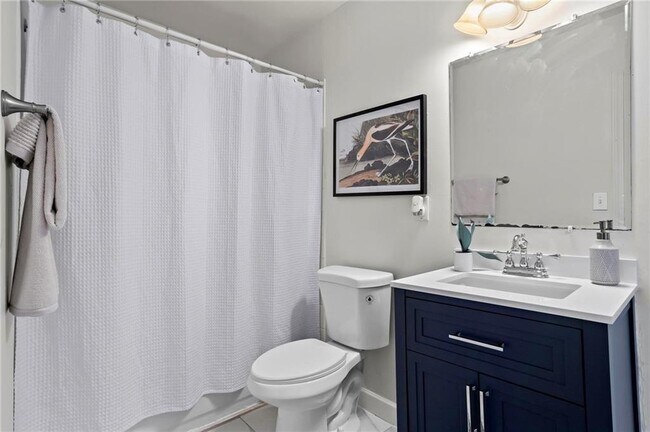 Building Photo - 2070 Ridgedale Rd NE