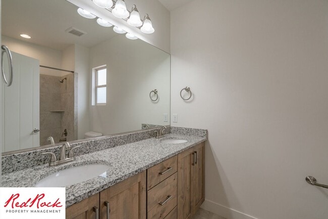 Building Photo - Pet Friendly 4 Bedroom Little Valley Home ...