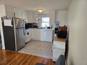 Building Photo - No Brokers Fee, Parking Included,  In-Unit Washer and Dryer