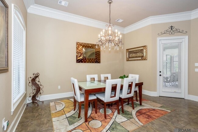 Building Photo - 9430 Magnolia Crossing Dr