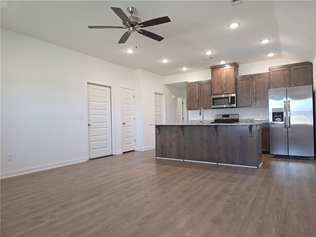 Building Photo - 704 W Loren Dr