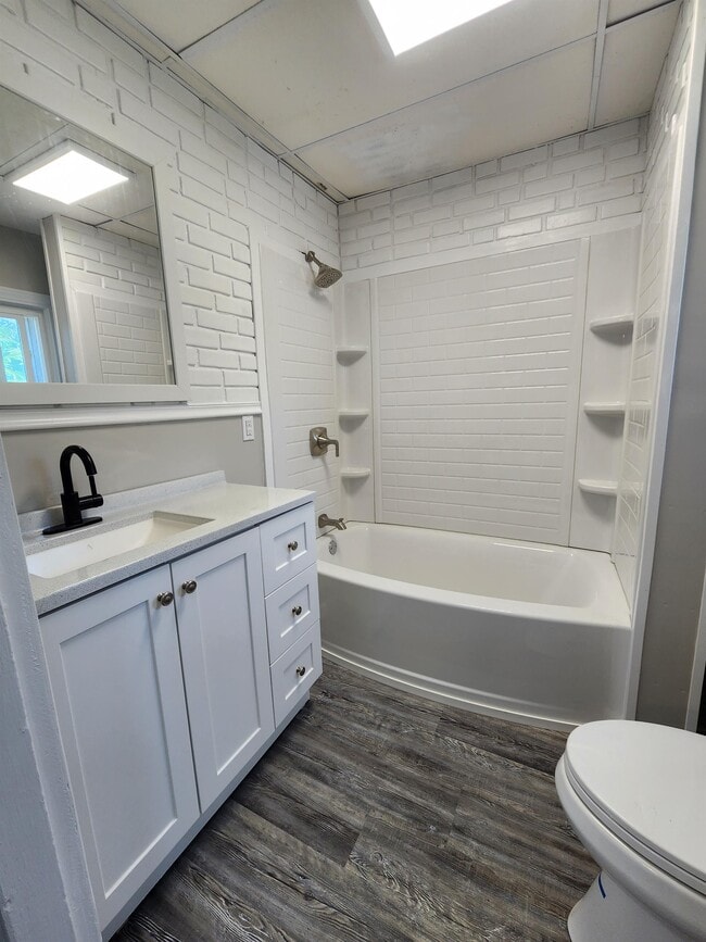 Building Photo - 1215 5th Ave