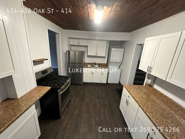 Building Photo - 414-416 Oak St-414