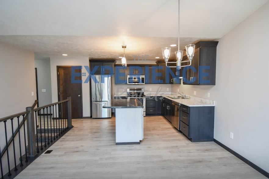 Building Photo - 3704 S Outfield Cir