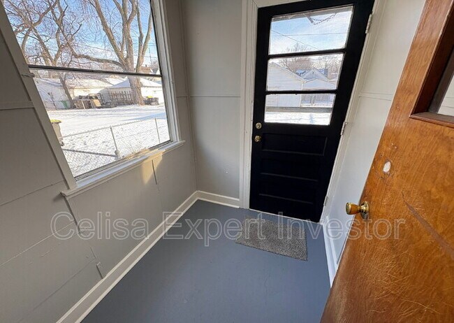 Building Photo - 2025 Pauline St