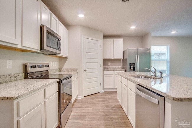 Building Photo - 7818 Lakeside Oaks Dr