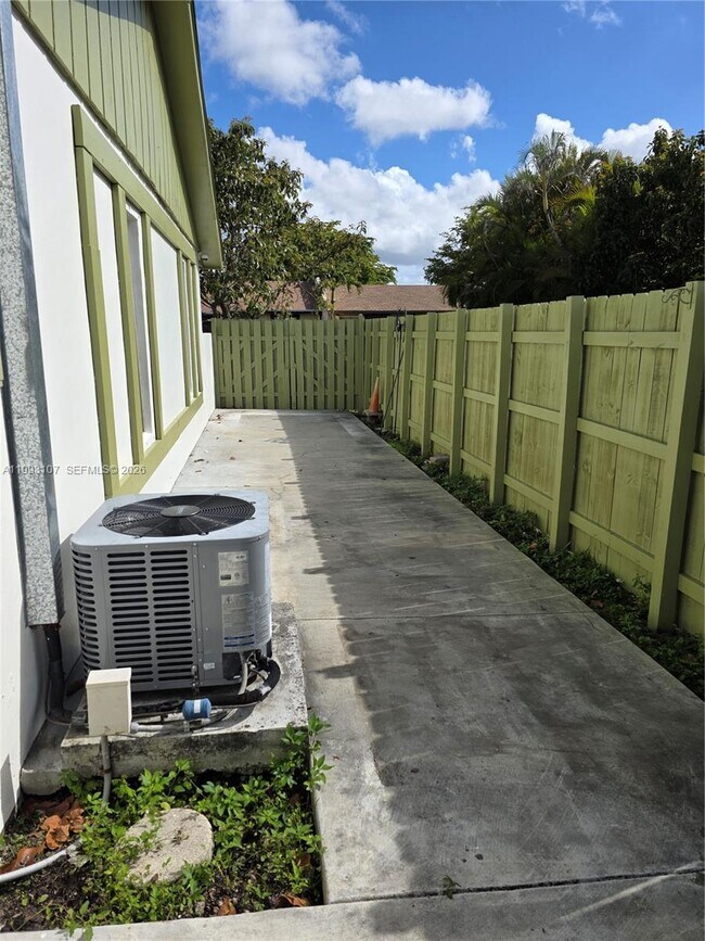 Building Photo - 12241 SW 115th Terrace