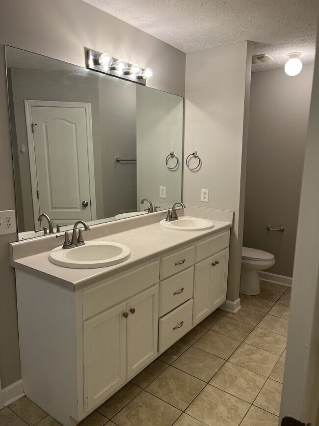 Building Photo - 3241 Hardwood Dr