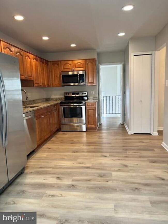 Building Photo - 9112 Cascus Dr