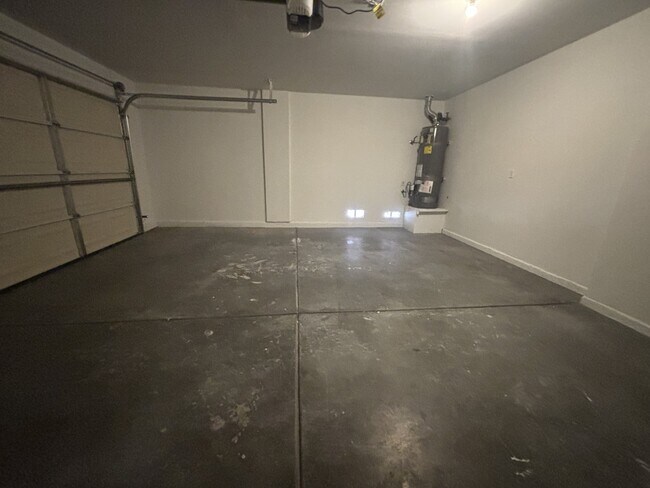 Building Photo - 4156 Abrams Ave