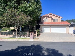 Building Photo - 10209 Oakdale Ave