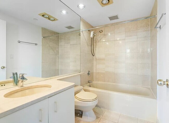 Building Photo - 10 Rogers St