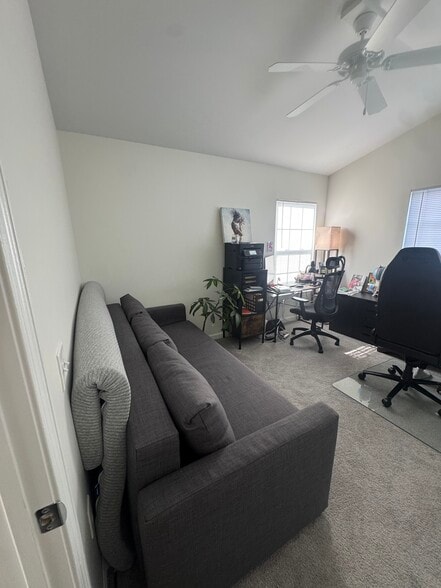 Building Photo - 33202 Town Green Dr