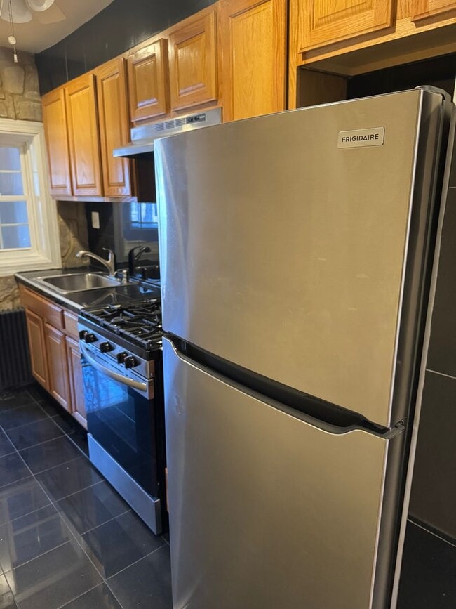 Building Photo - Move in Special! 2 Bed 1 Bath SE, DC