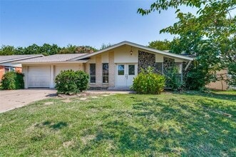 Building Photo - 1311 Willowbrook St