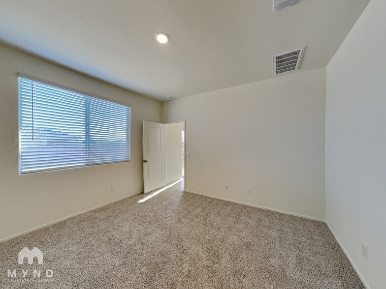 Building Photo - 11820 W Rancho Dr