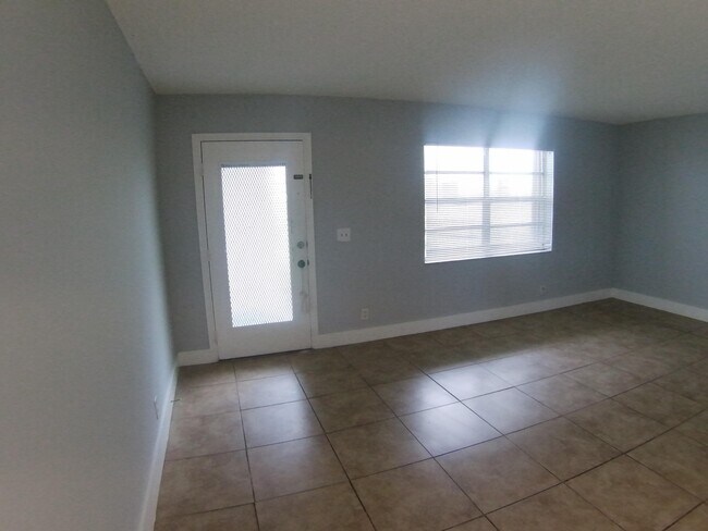 Building Photo - 258 Normandy F