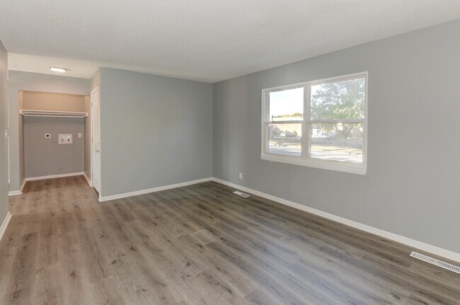 Building Photo - 9115 Nieman Rd