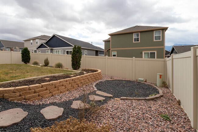 Building Photo - Beautiful Home with Stunning Views!