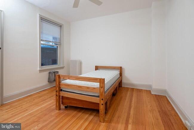 Building Photo - 932 N 5th St