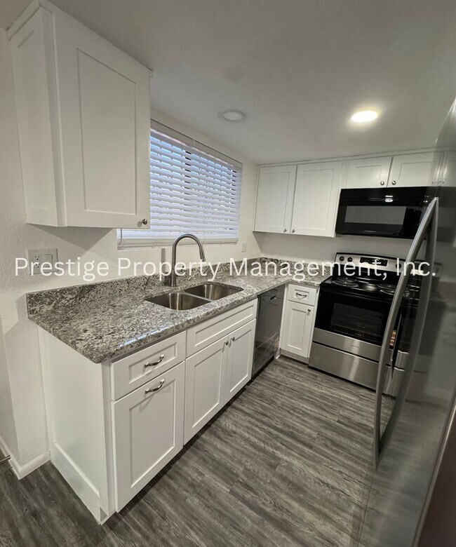 Building Photo - Newly Remodeled Southwest Gem W/ Pool