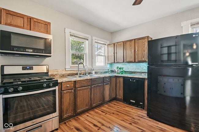 Building Photo - 1920 E 67th St