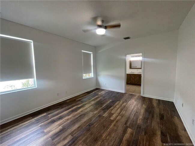 Building Photo - 480 NW Windflower Terrace