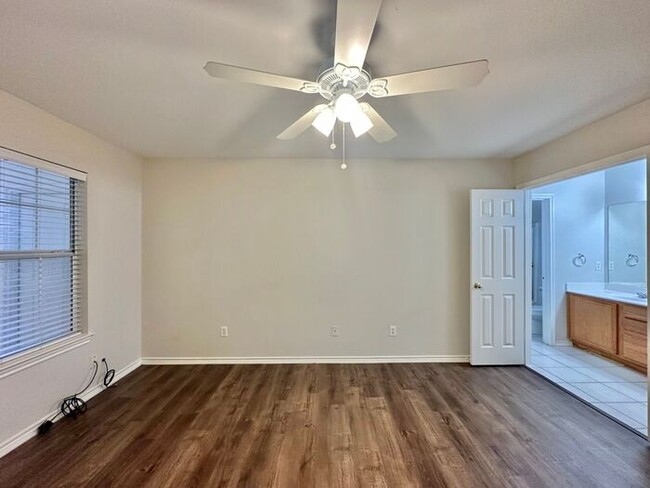 Building Photo - Available Now! Spacious 3 Bedroom 2 Bath D...