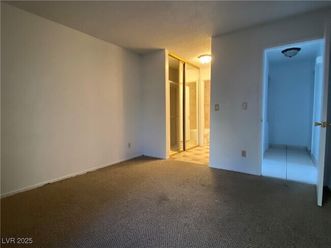 Building Photo - 4872 Nara Vista Way