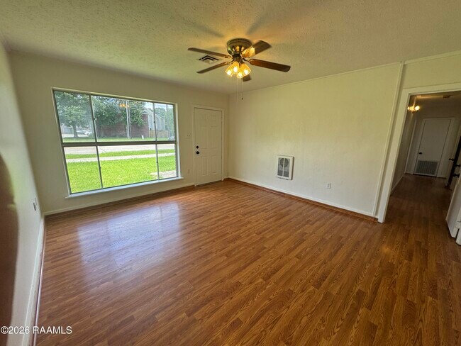 Building Photo - 206 Guilbeau Rd