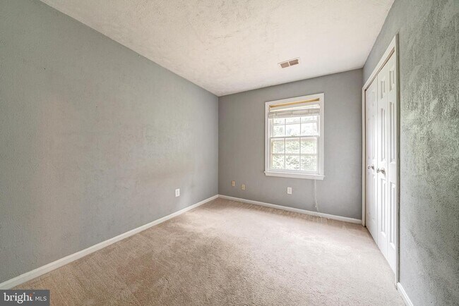 Building Photo - 5465 Cheshire Meadows Way