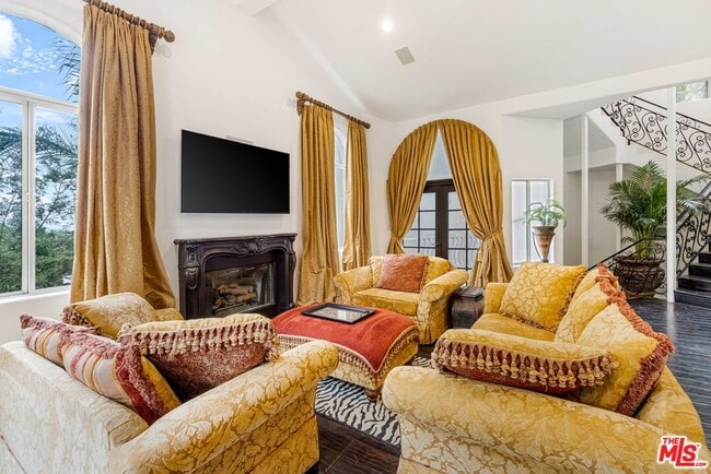 Building Photo - 3030 Passmore Dr